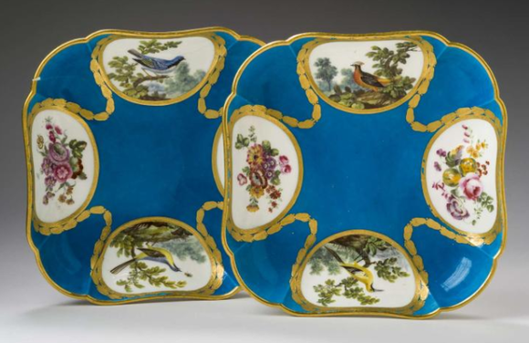 старинные декоративные фарфоровые тарелки из царской коллекции