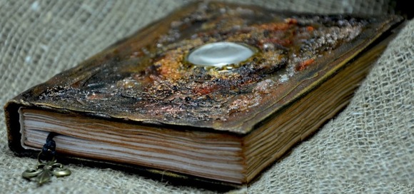 старинная книга рукописная кожаный переплет